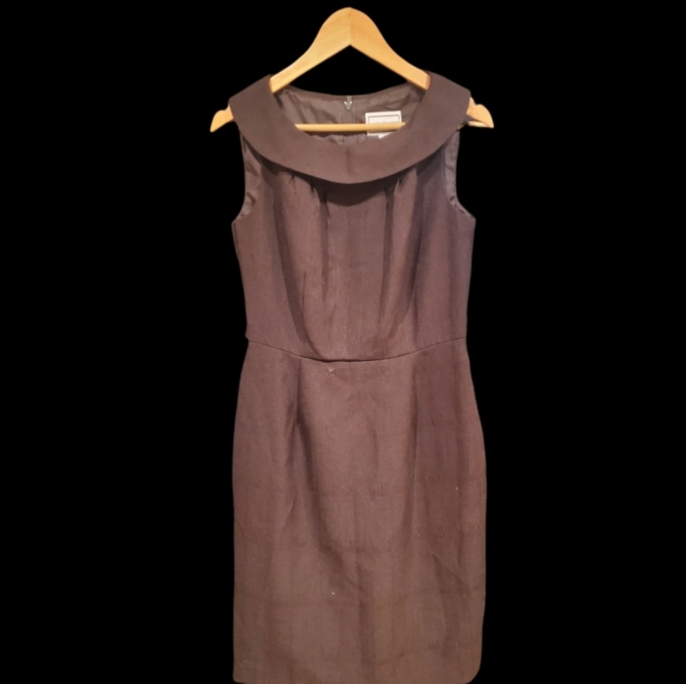 Sophisticated dress with the cutest boat neckline